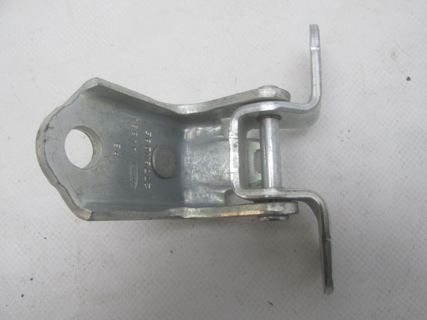 Петля двери задней правой верхняя