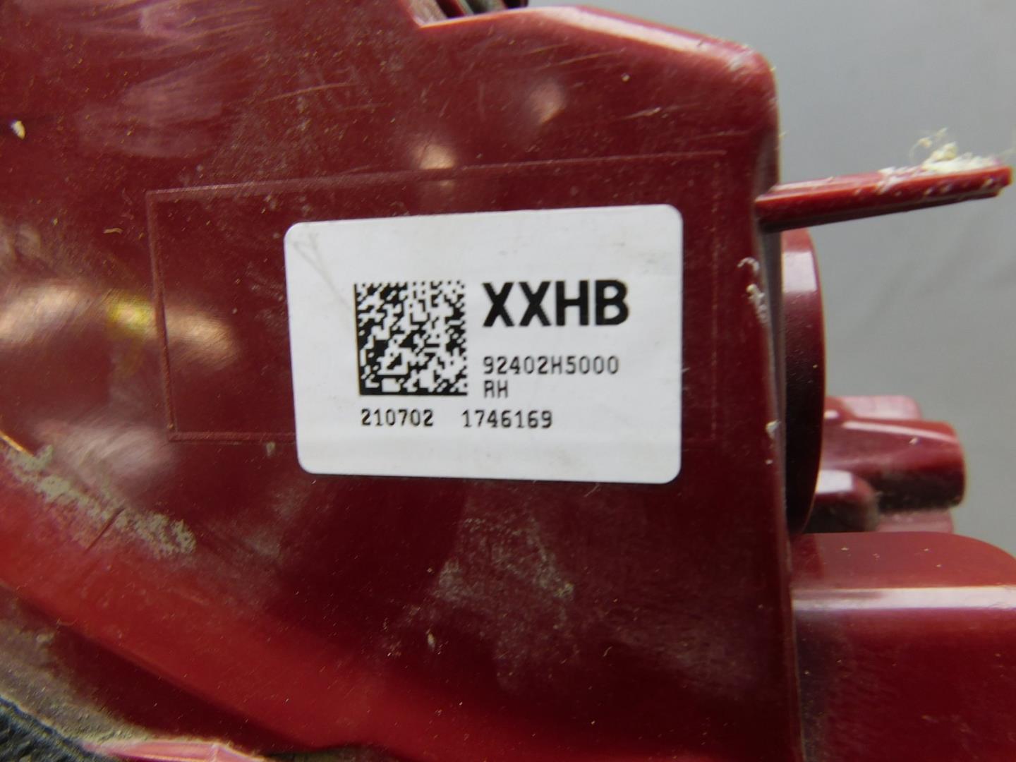 Фонарь задний наружный правый