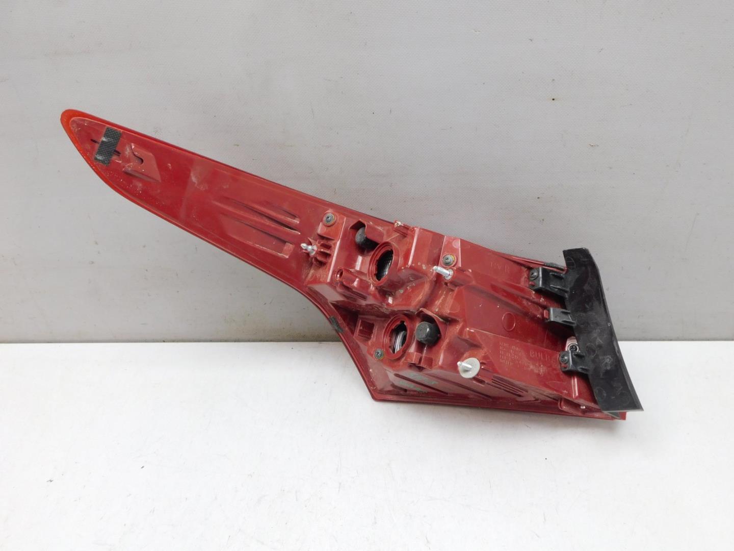 Фонарь задний наружный правый