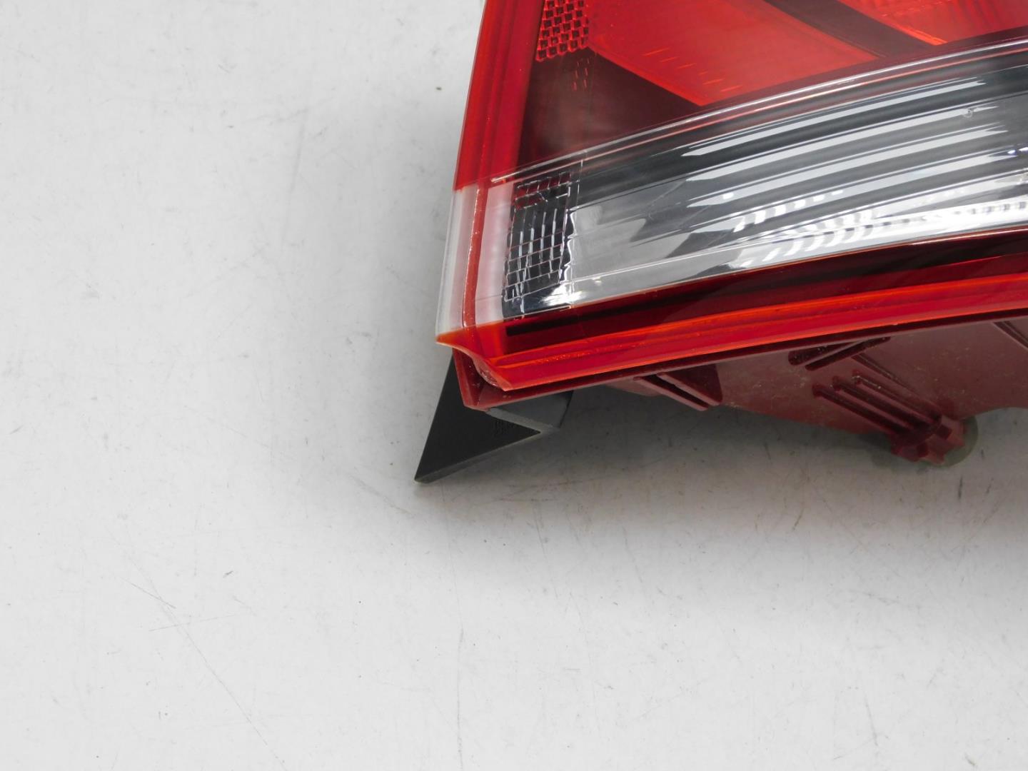 Фонарь задний наружный правый