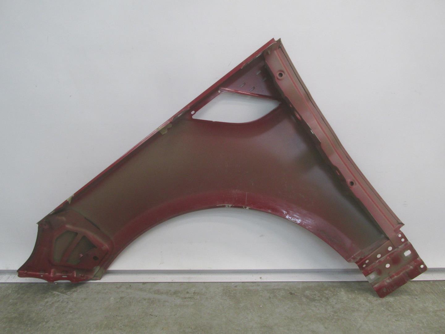 Крыло переднее правое