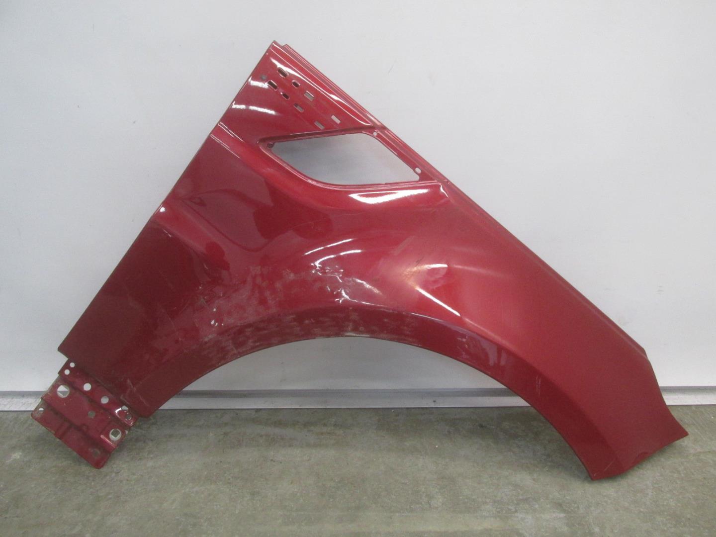 Крыло переднее правое