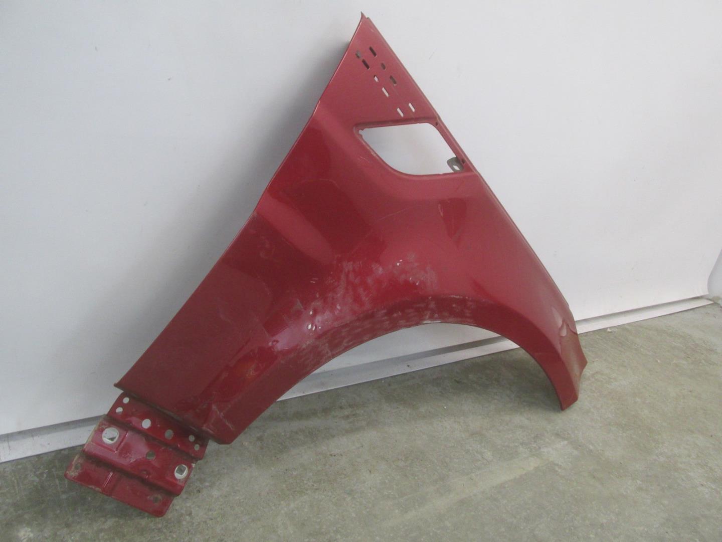 Крыло переднее правое