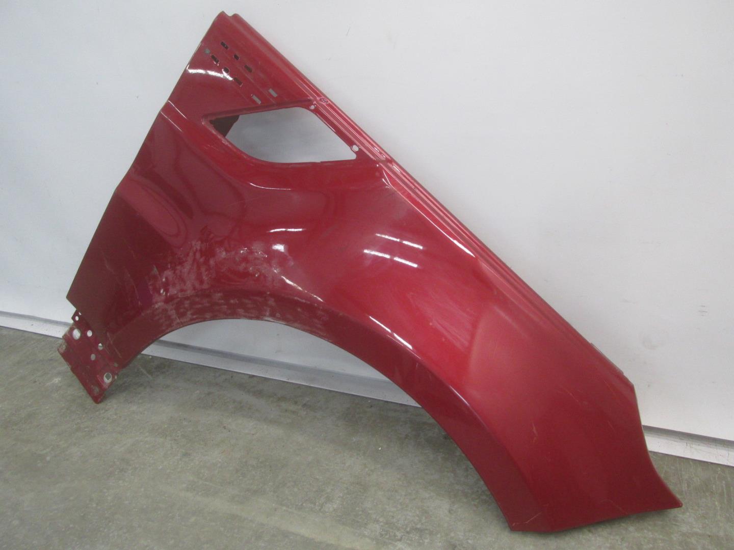 Крыло переднее правое