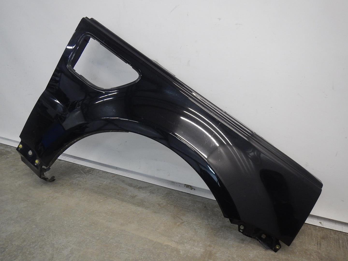 Крыло переднее правое