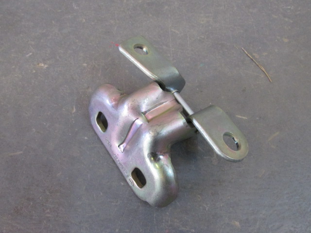 Петля двери задней правой верхняя