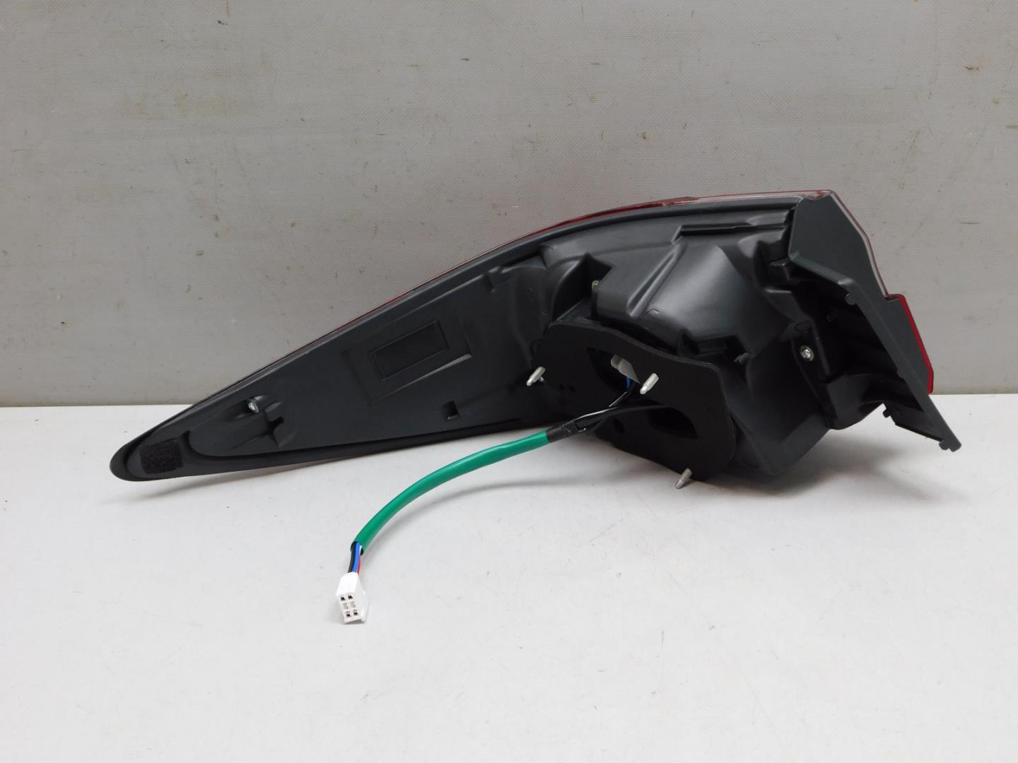 Фонарь задний наружный правый