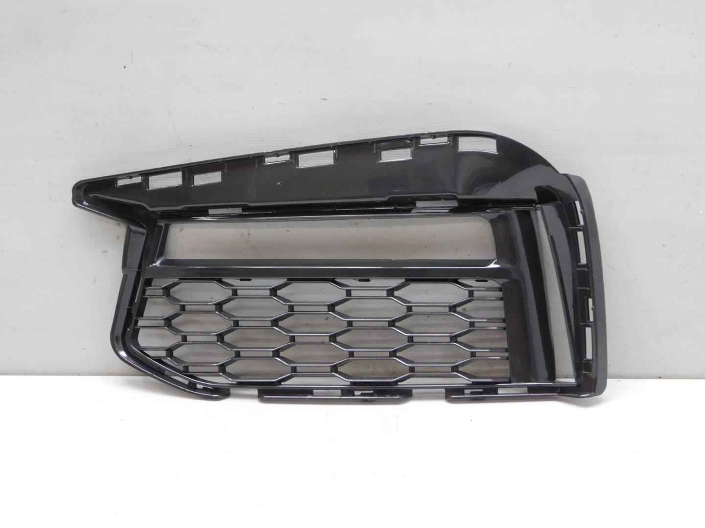 Решетка в бампер левая