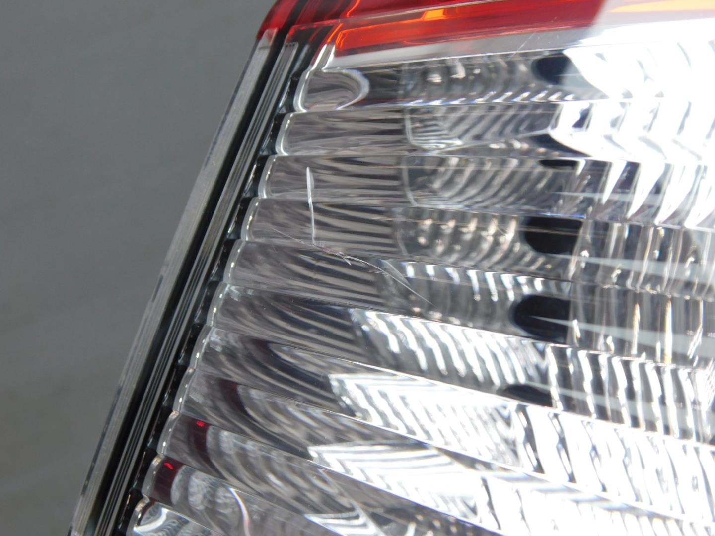 Фонарь задний наружный правый