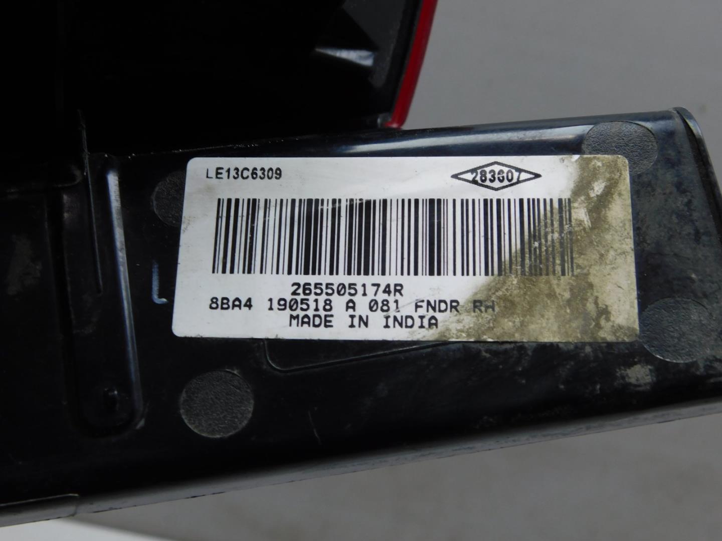 Фонарь задний наружный правый