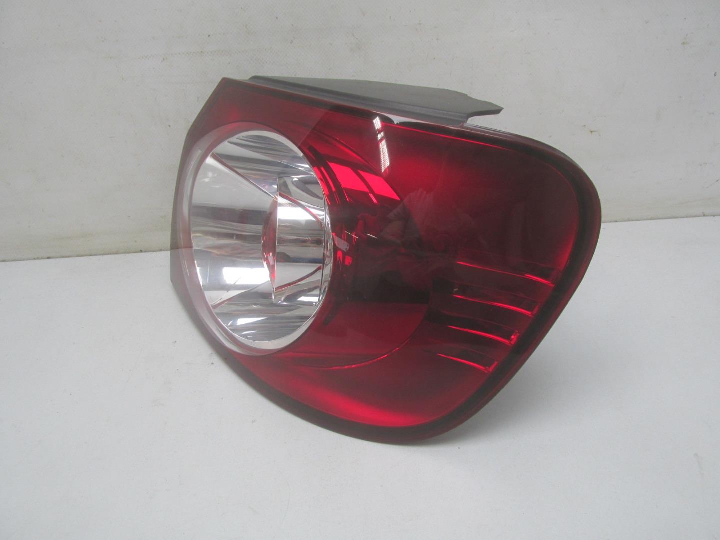 Фонарь задний наружный правый