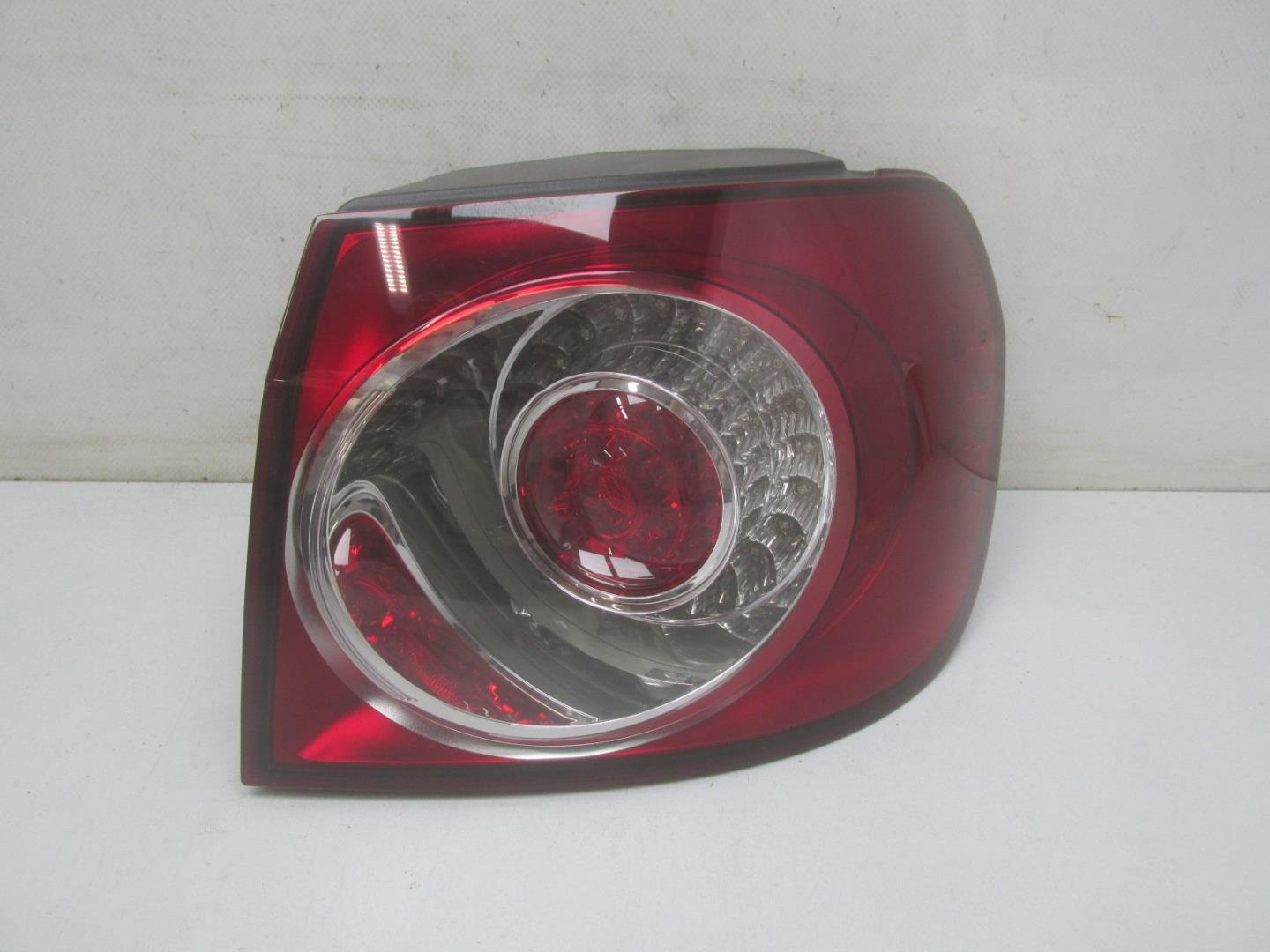 Фонарь задний наружный правый