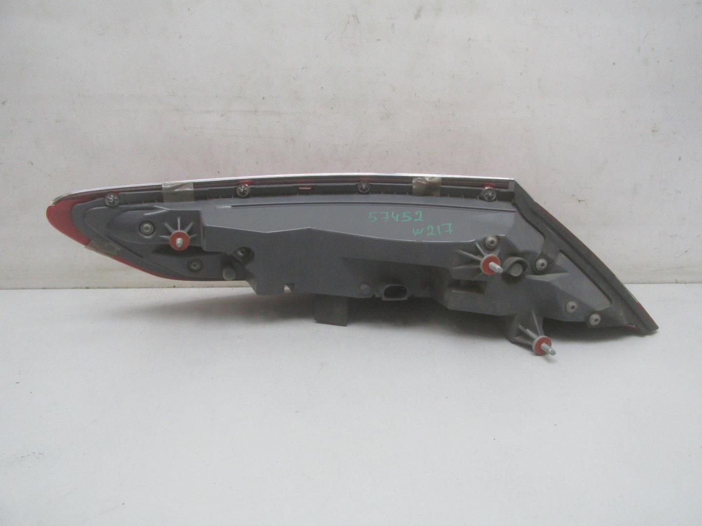 Фонарь задний наружный правый