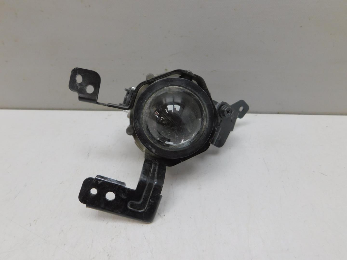 Фара противотуманная левая