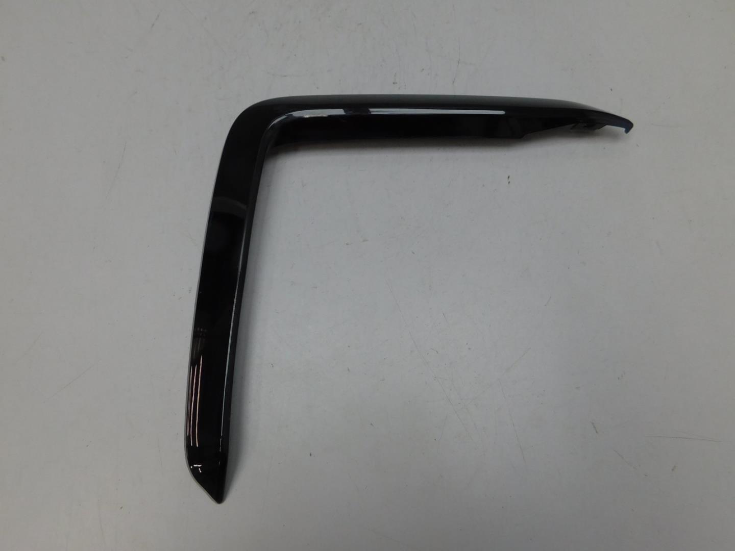 Накладка переднего бампера