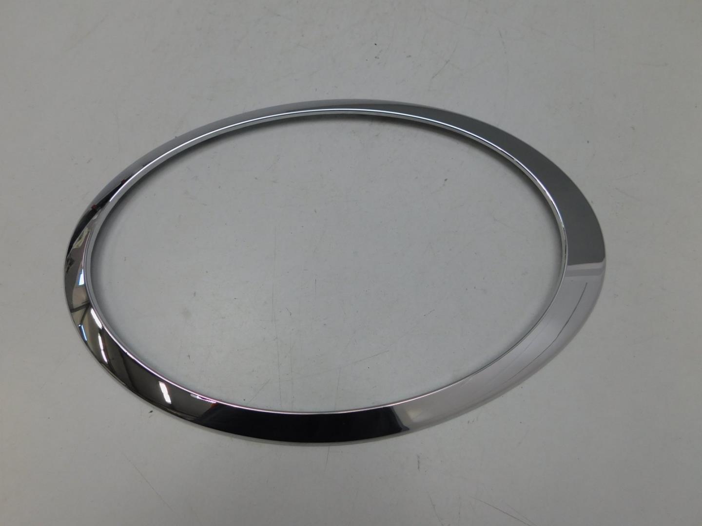 Молдинг капота