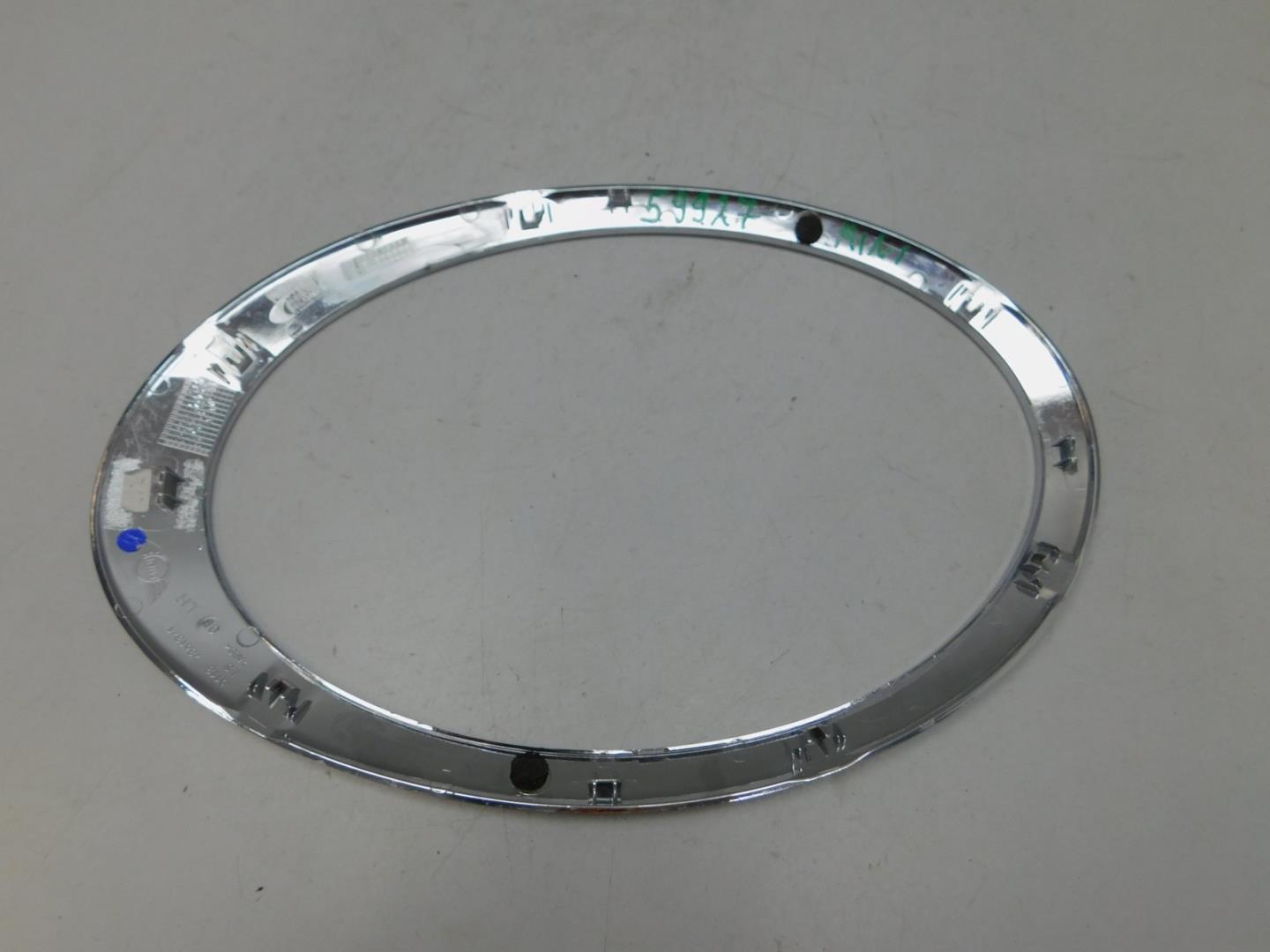 Молдинг капота