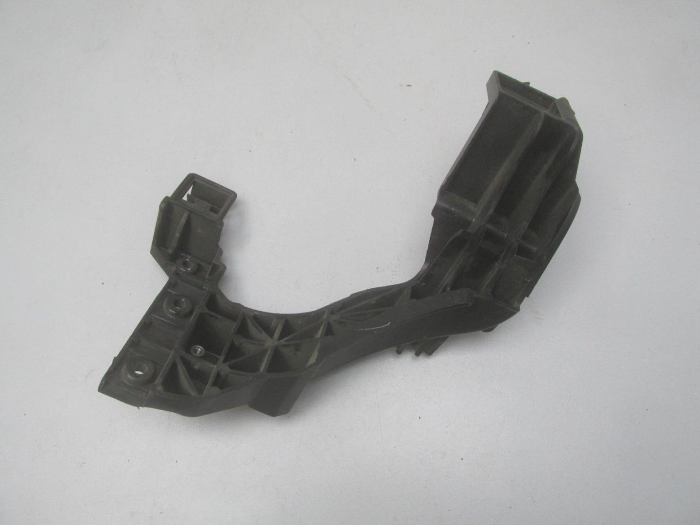 Кронштейн фар правый