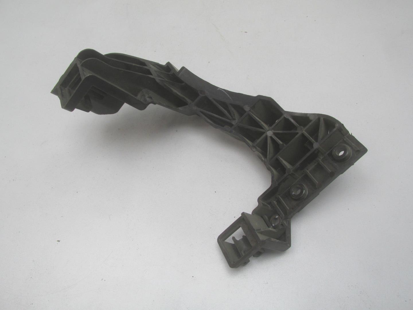 Кронштейн фар правый