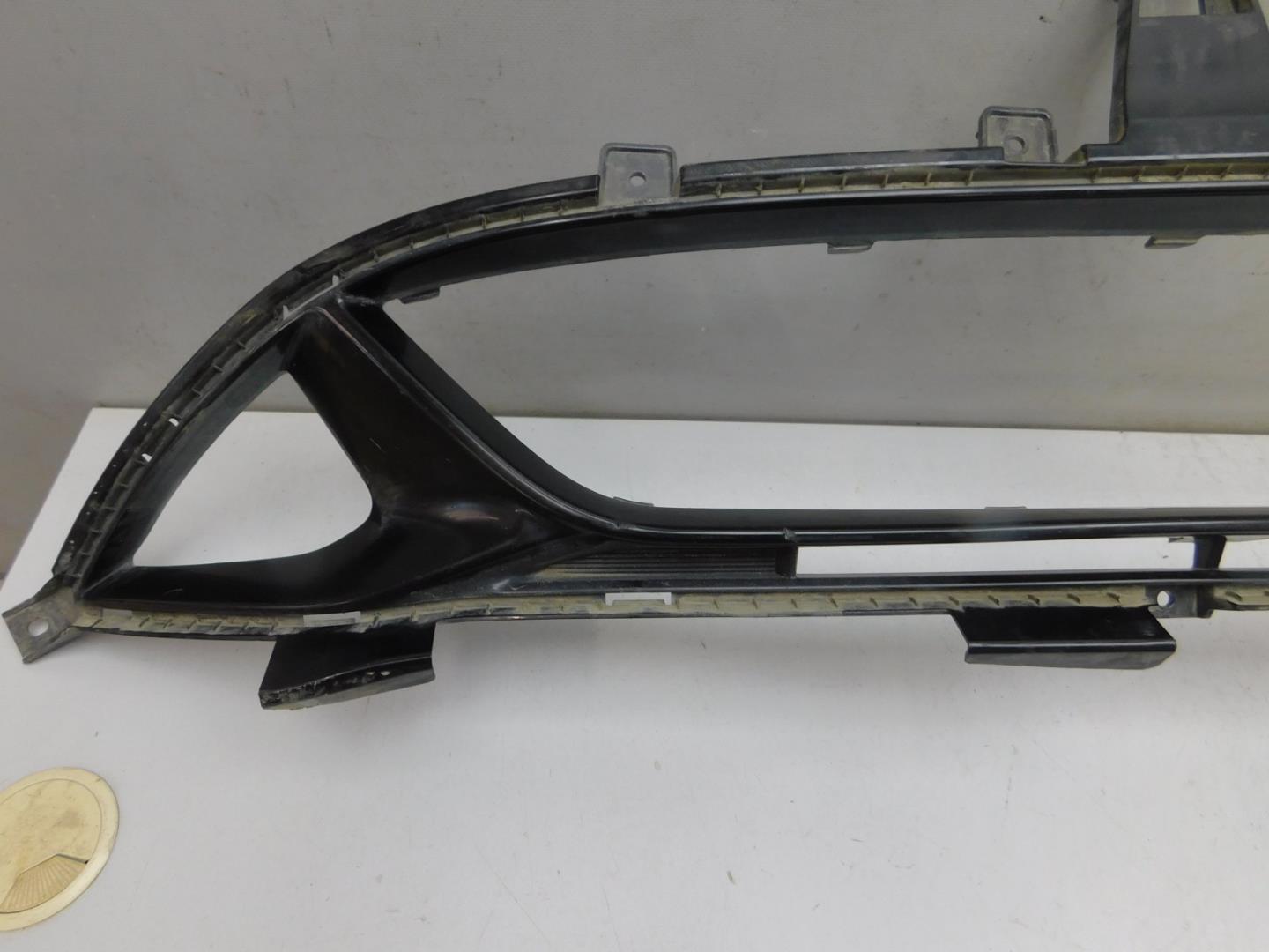 Решетка в бампер центральная