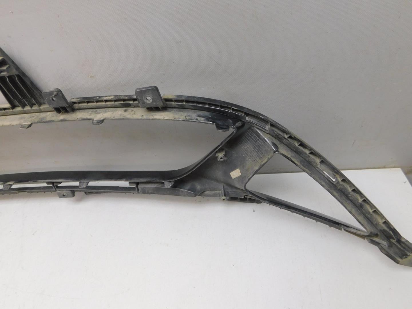 Решетка в бампер центральная