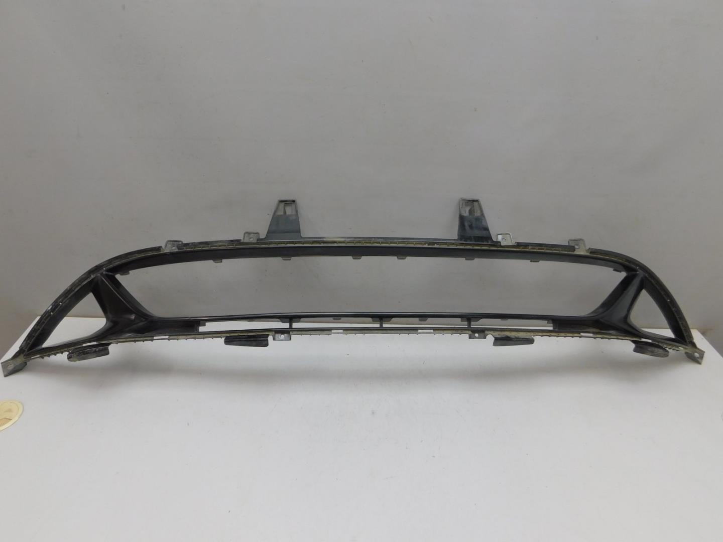 Решетка в бампер центральная