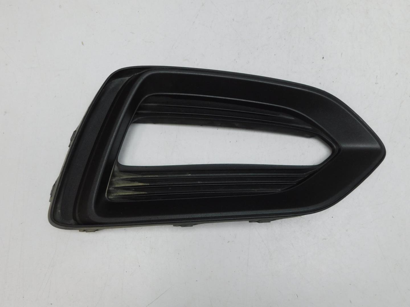 Решетка в бампер правая