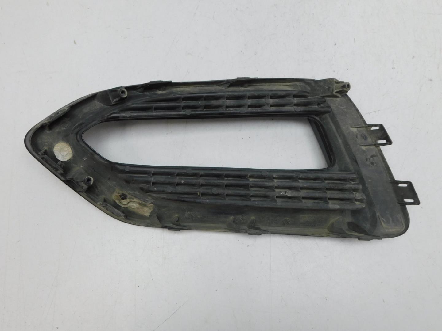 Решетка в бампер правая