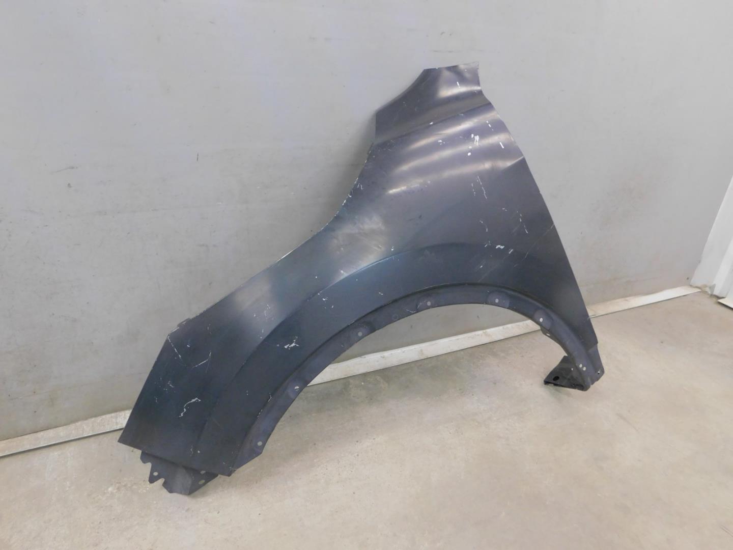 Крыло переднее левое