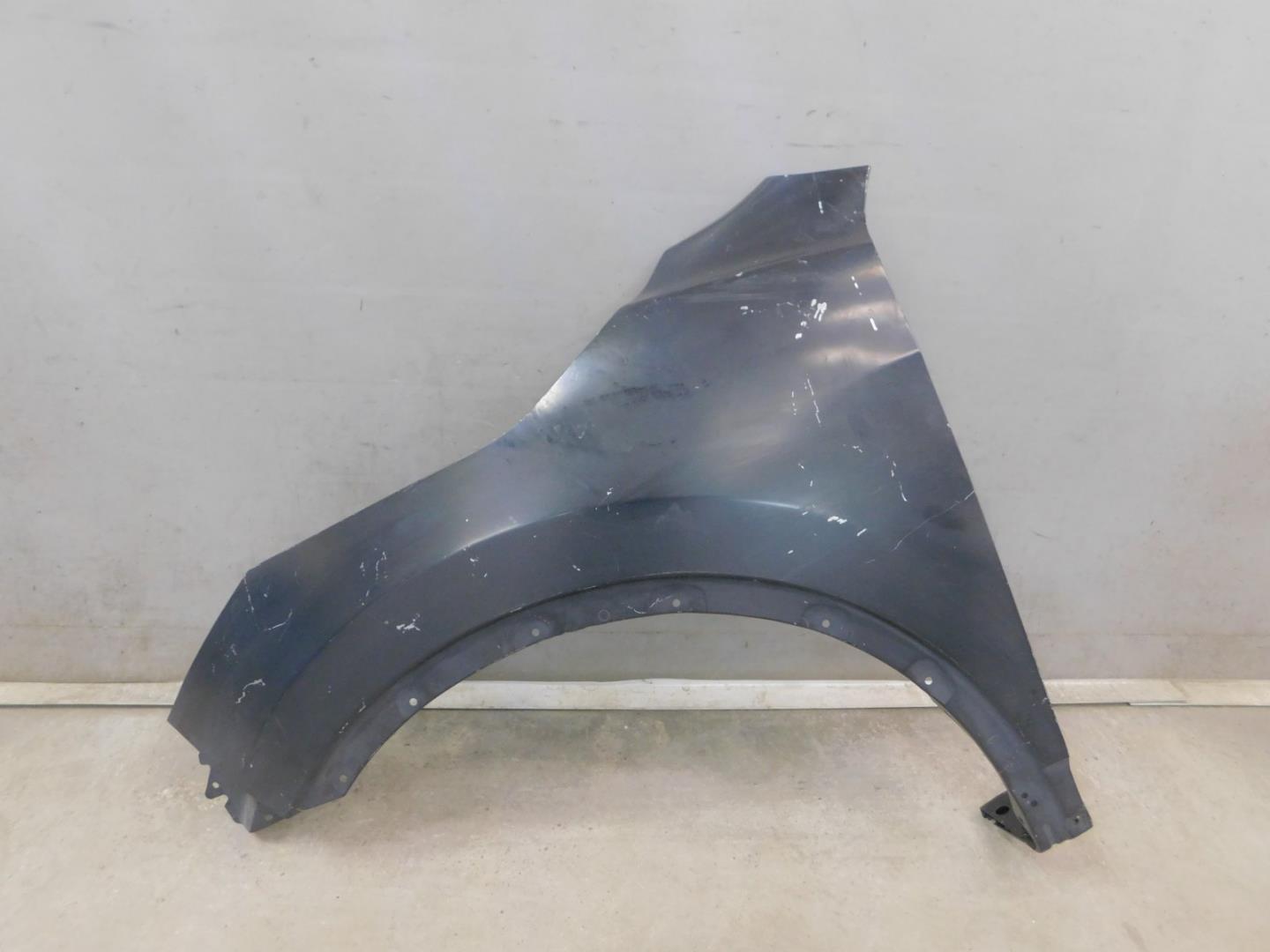 Крыло переднее левое