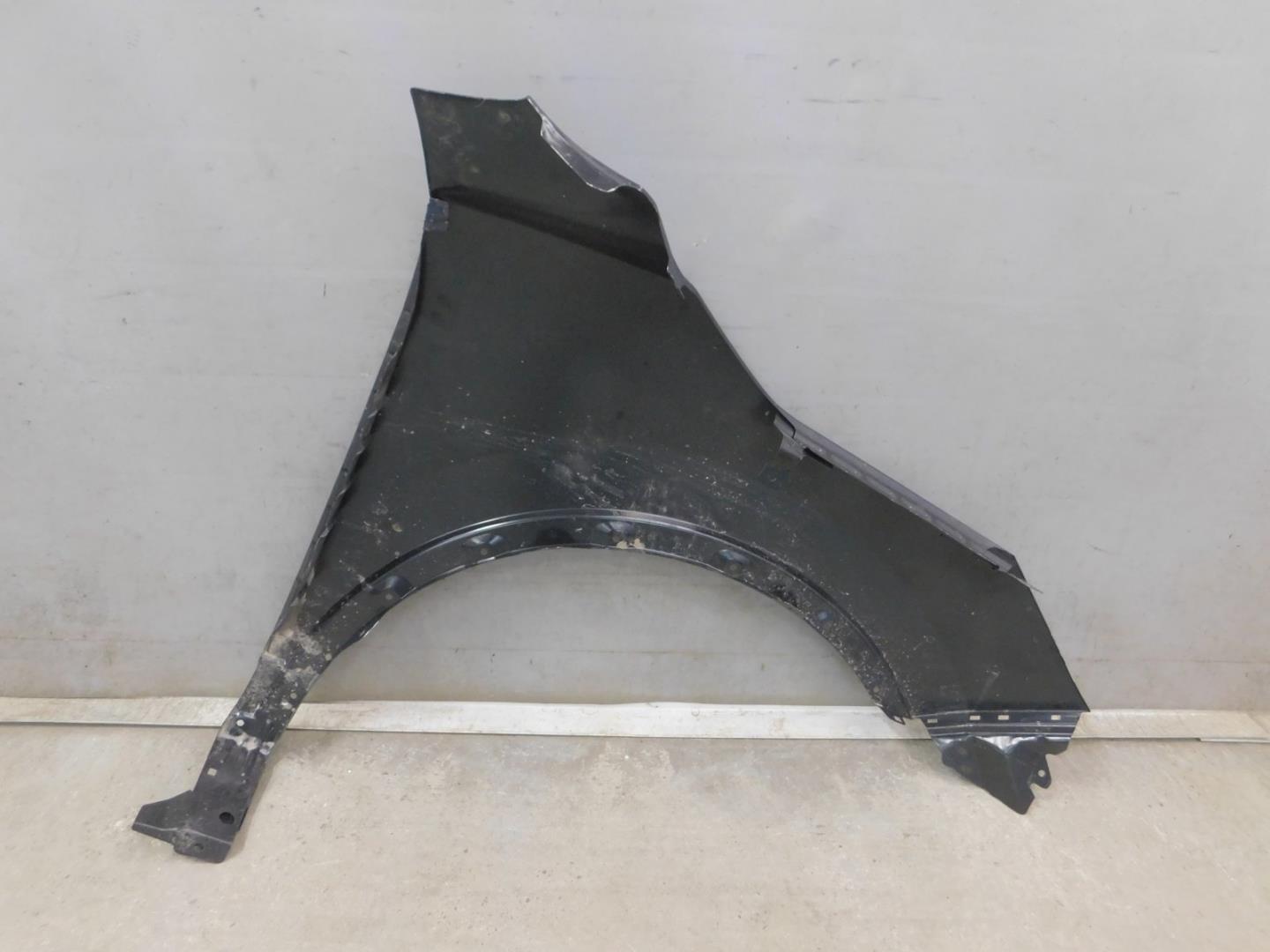 Крыло переднее левое