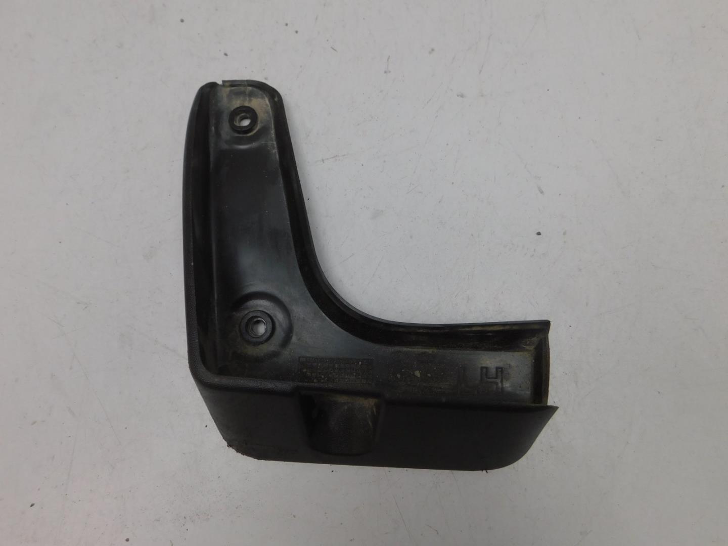 Брызговик задний левый