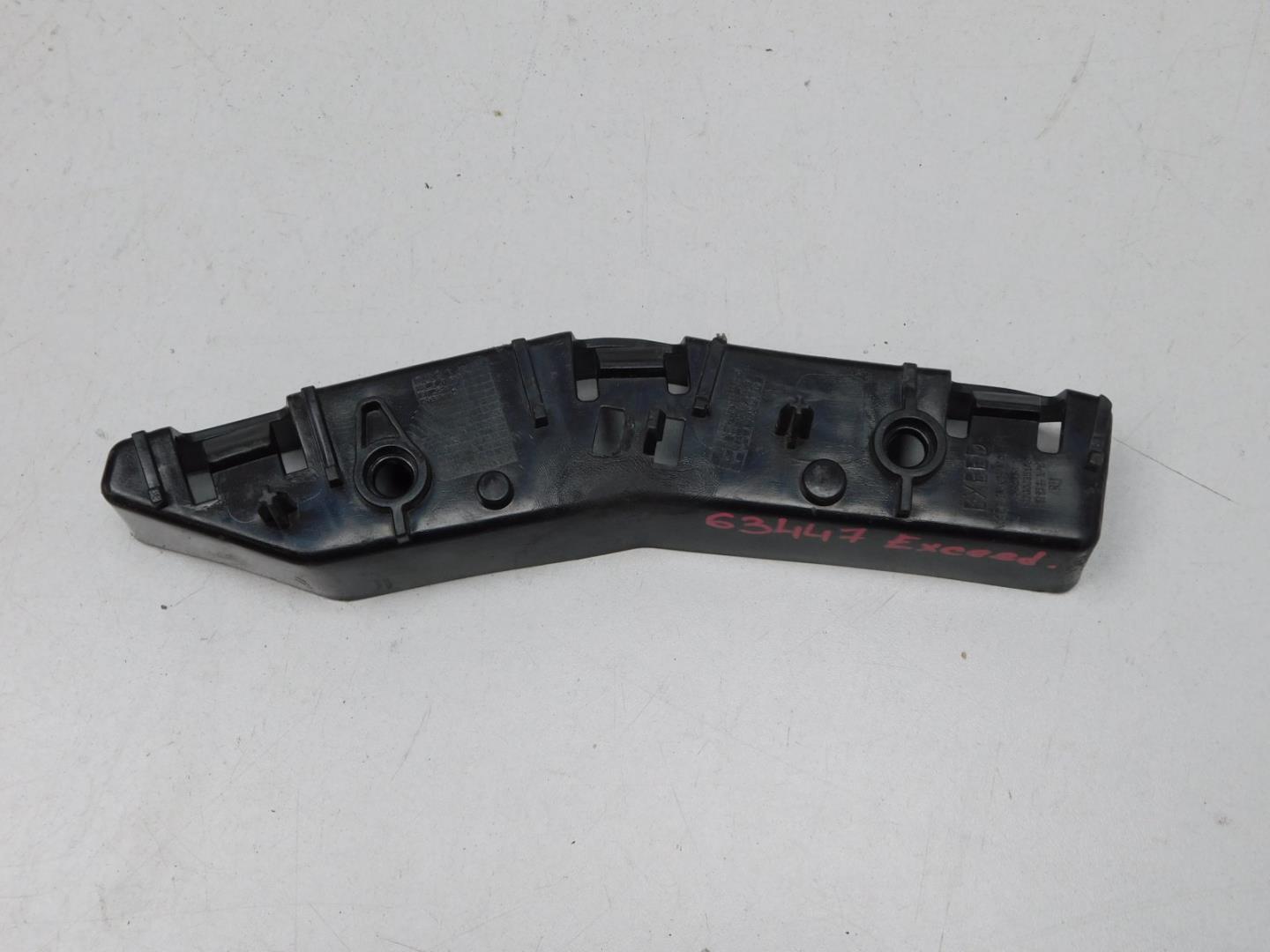 Кронштейн переднего бампера