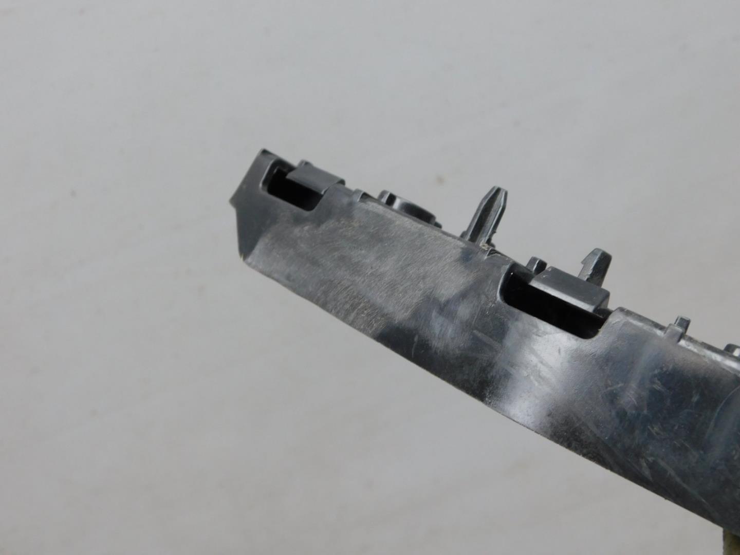 Кронштейн переднего бампера