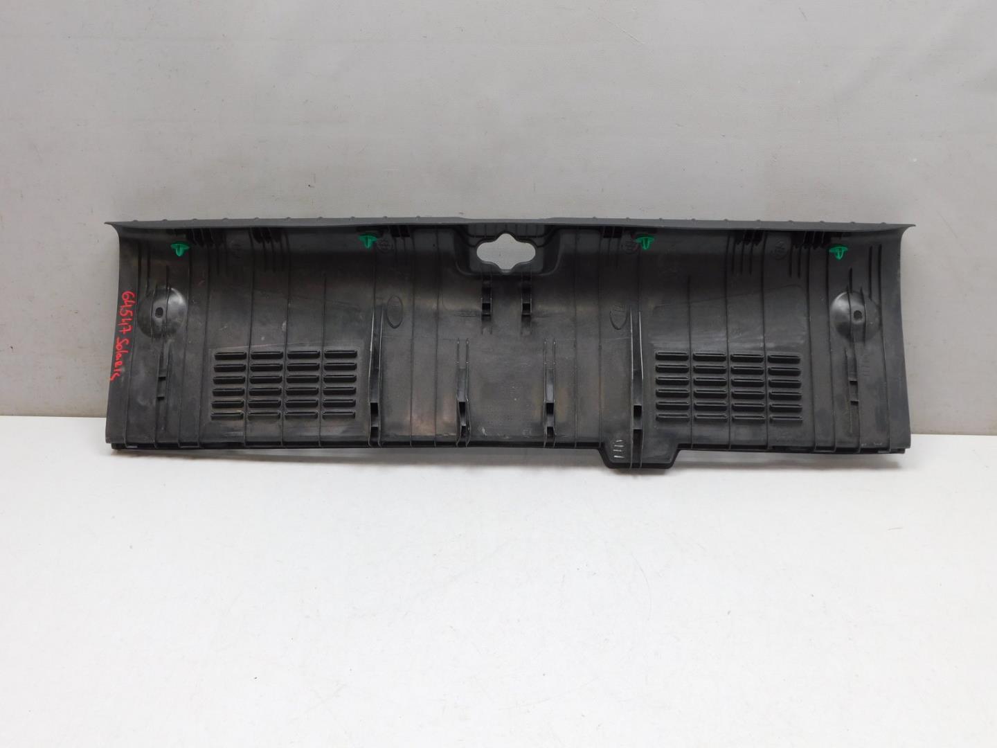 Обшивка багажника