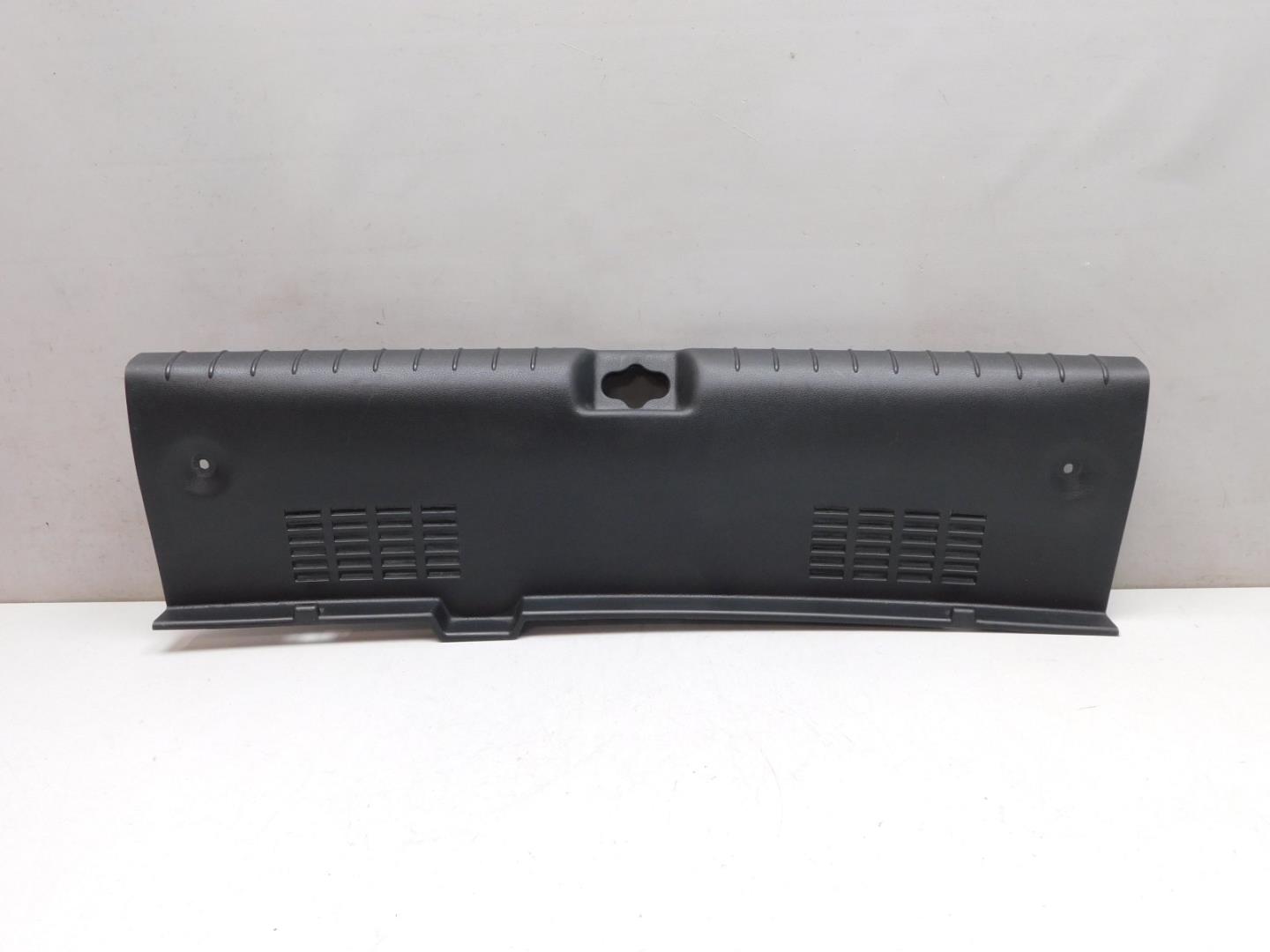 Обшивка багажника