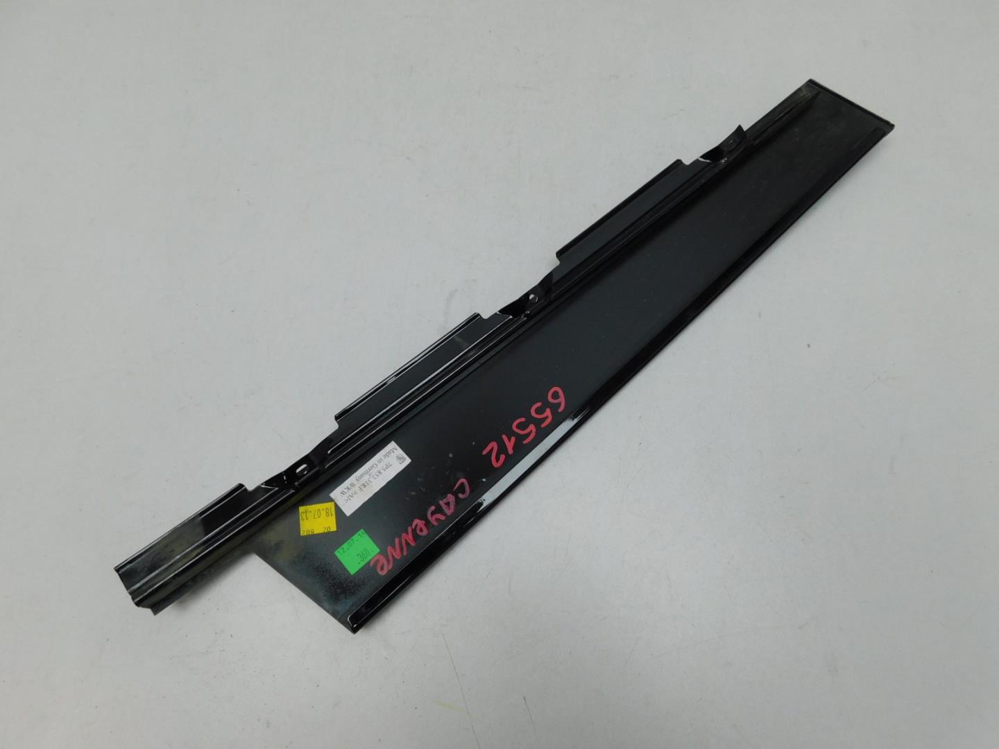 Накладка двери передней правой