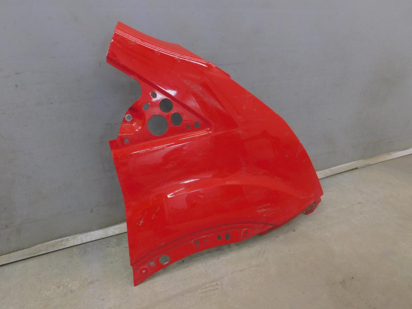 Крыло переднее правое