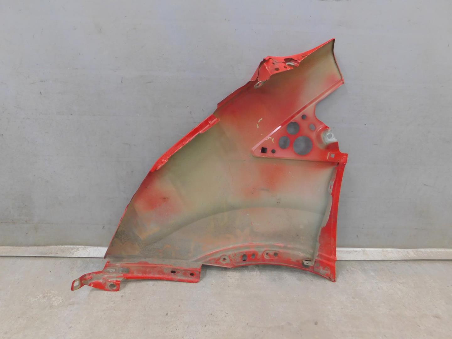 Крыло переднее правое