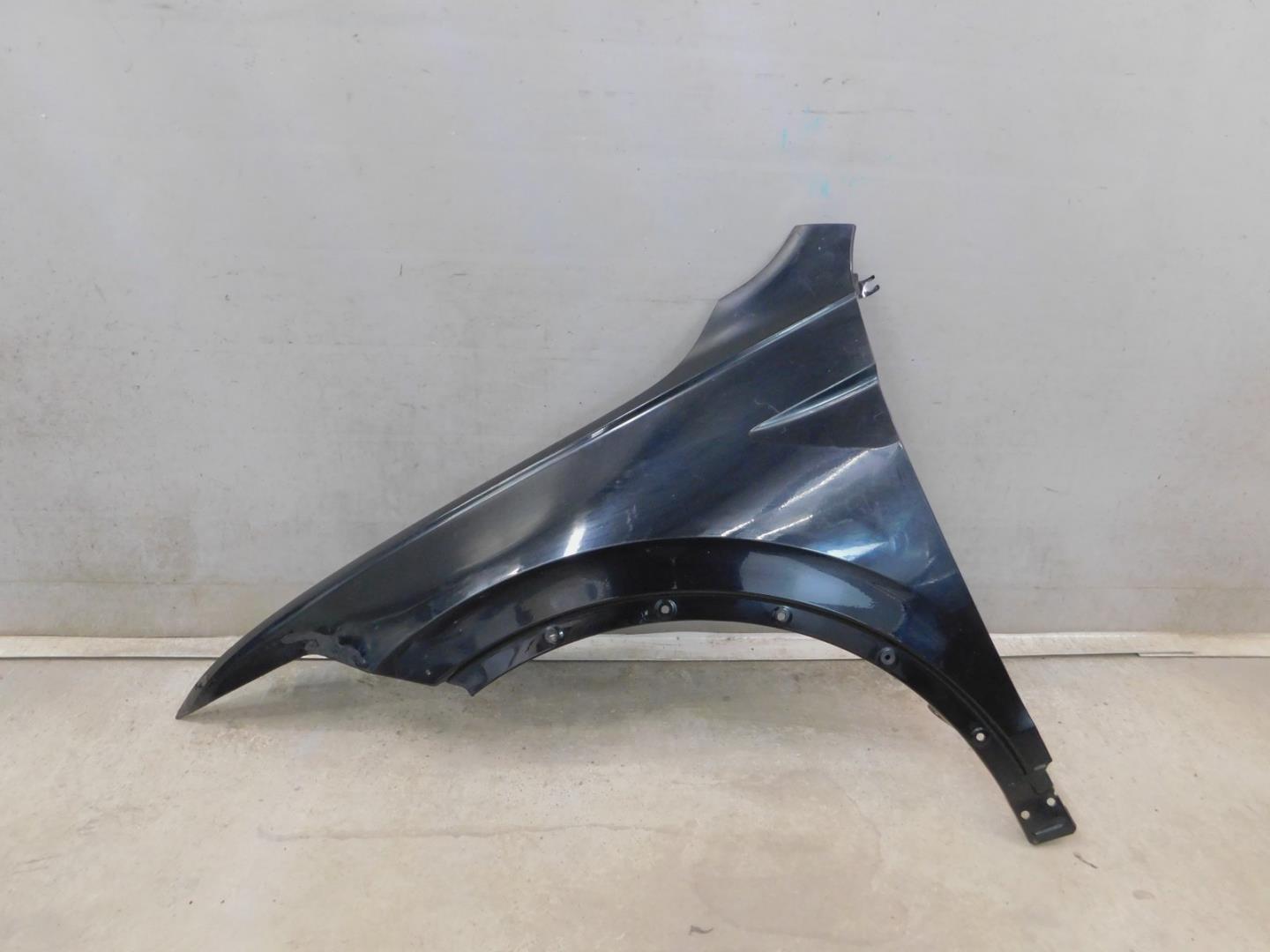 Крыло переднее левое