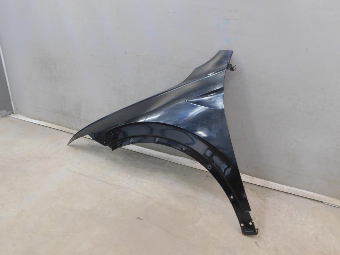 Крыло переднее левое