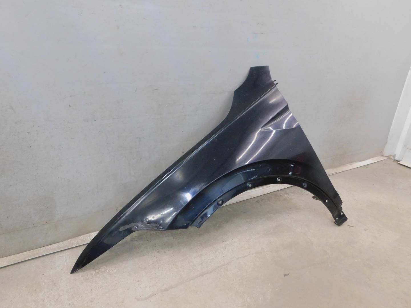 Крыло переднее левое