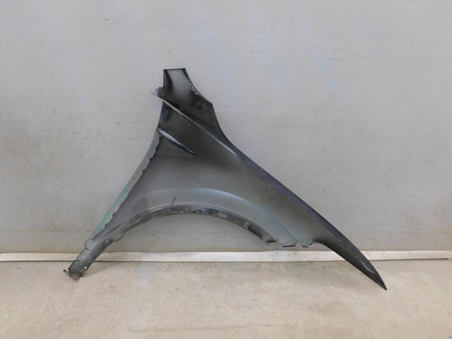 Крыло переднее левое