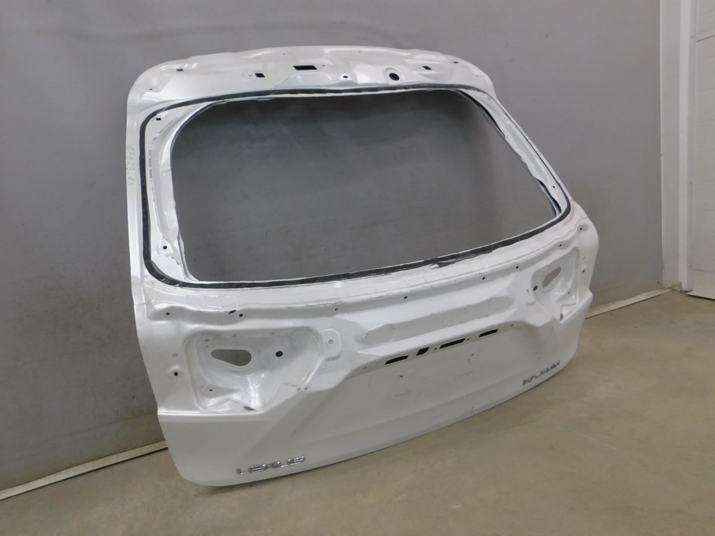 Дверь багажника