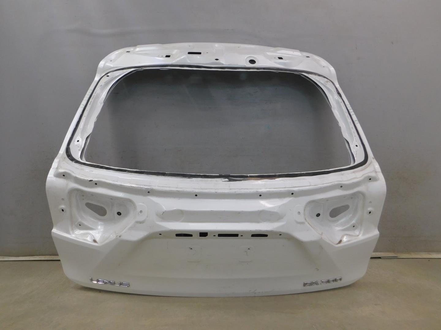 Дверь багажника