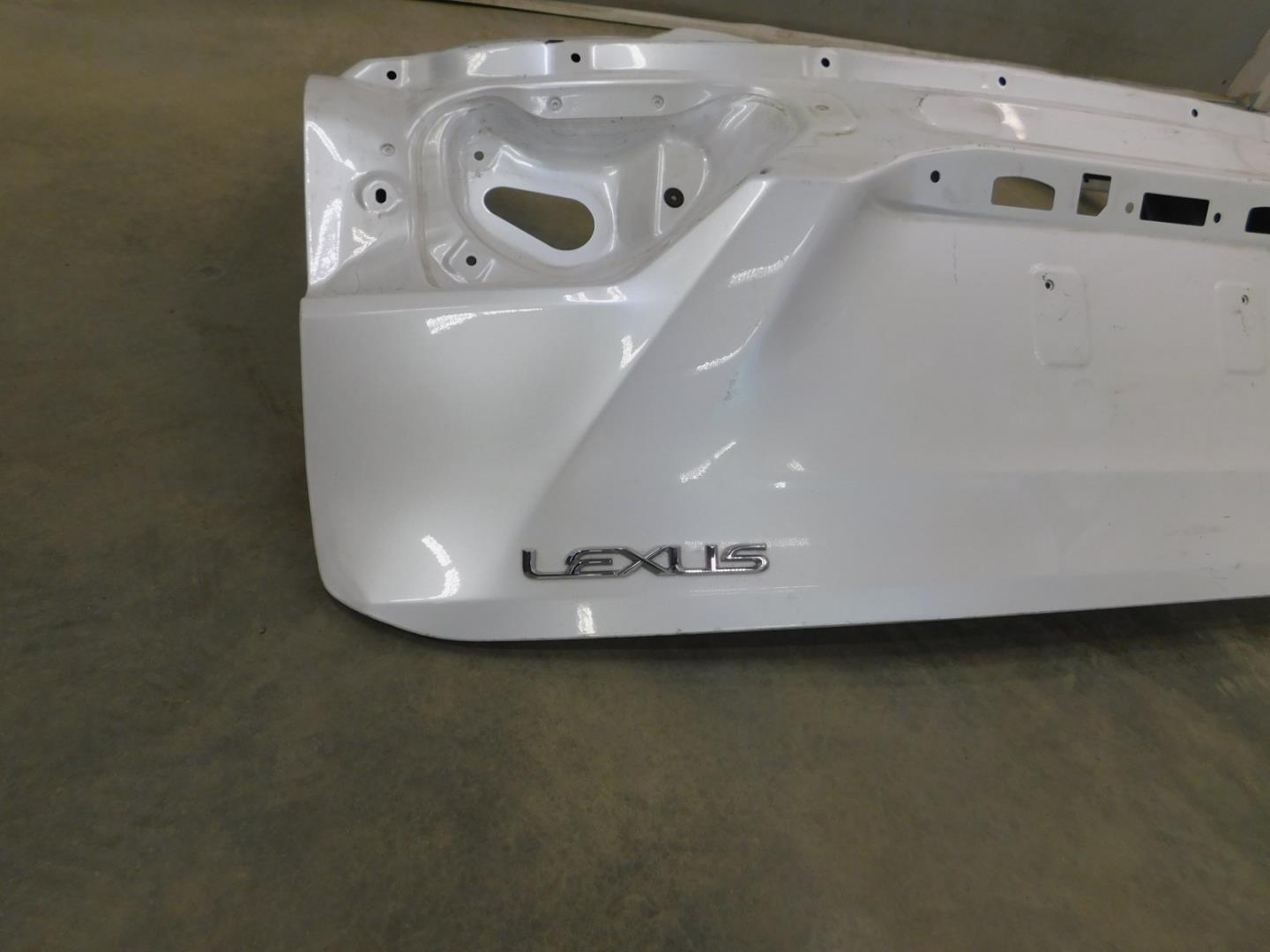 Дверь багажника