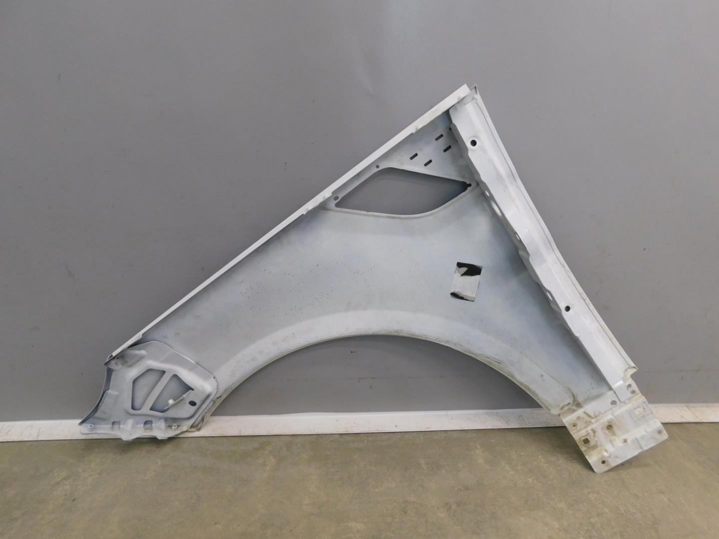 Крыло переднее правое