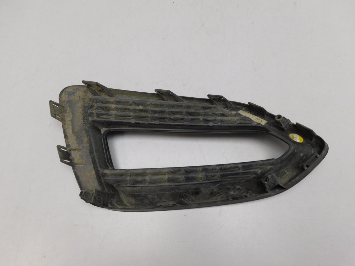 Решетка в бампер правая