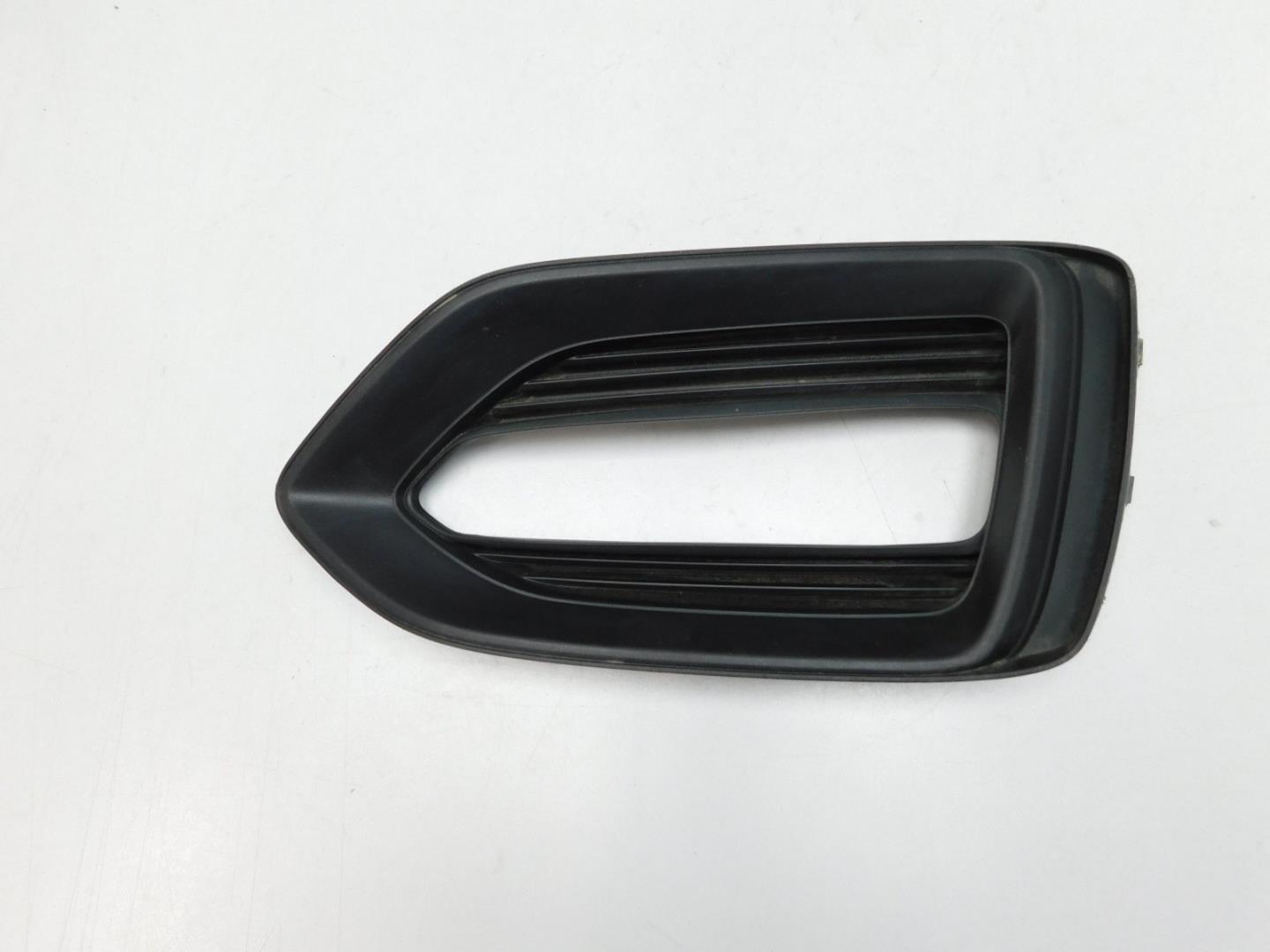 Решетка в бампер правая