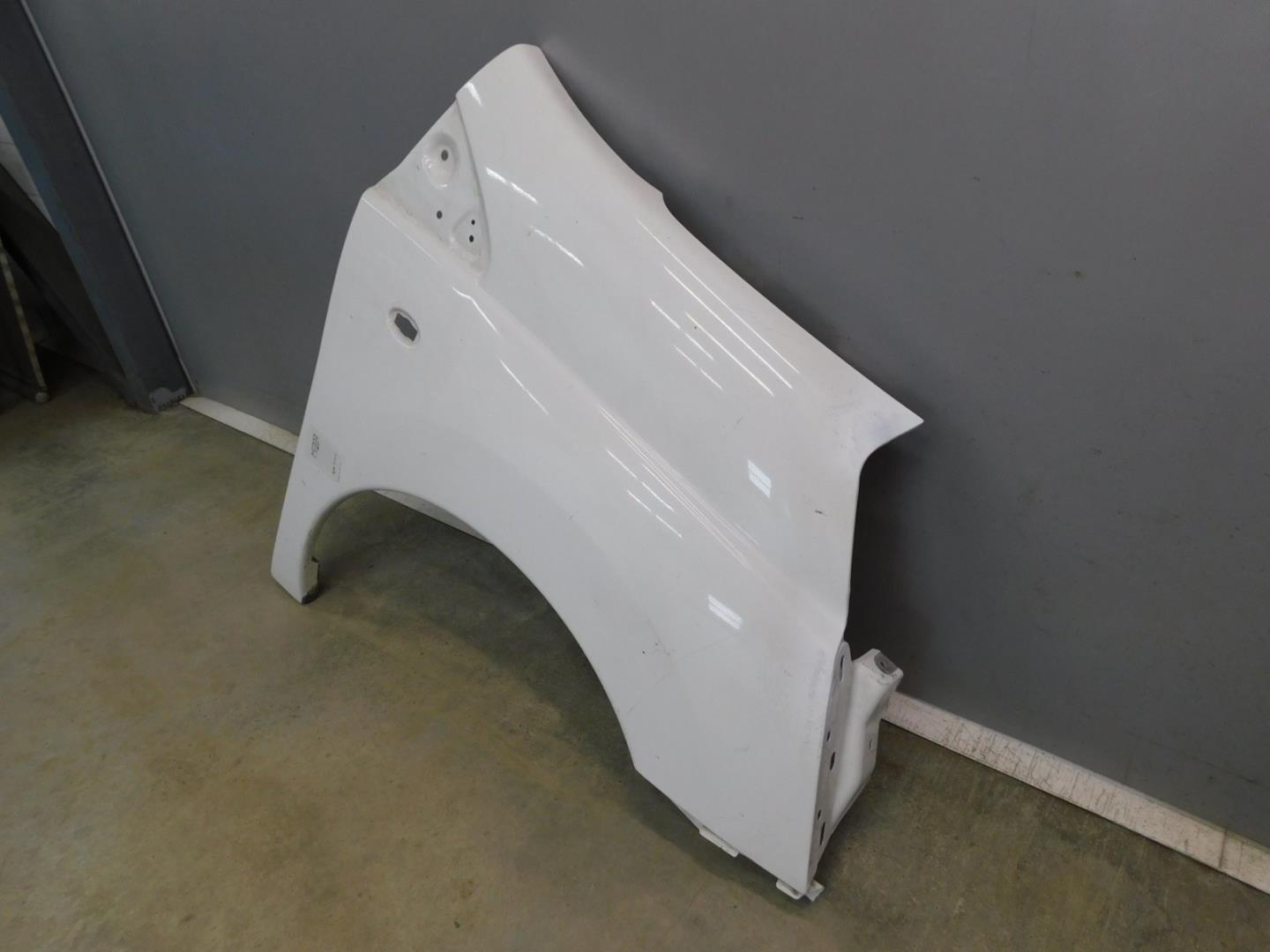 Крыло переднее правое